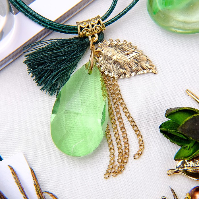 Кулон на шнурке "Капля" с кистью, цвет зелёно-золотой в чёрном, 45см