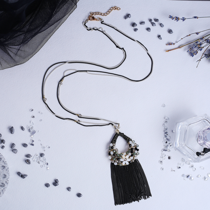 Кулон "Цветочная кисть" цвет бело-чёрный в золоте, 70см