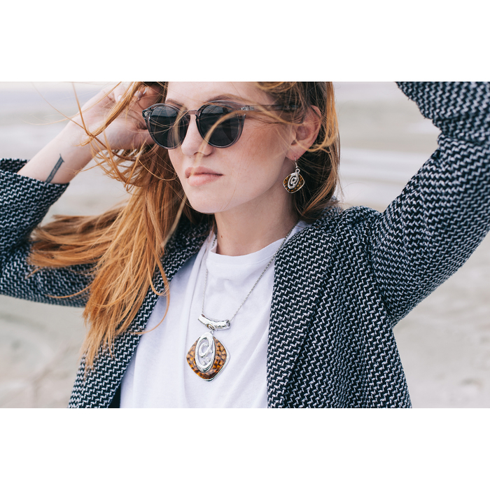 Гарнитур 2 предмета: серьги, кулон "Нежность эмали" ромбы, цвет коричневый, 45см