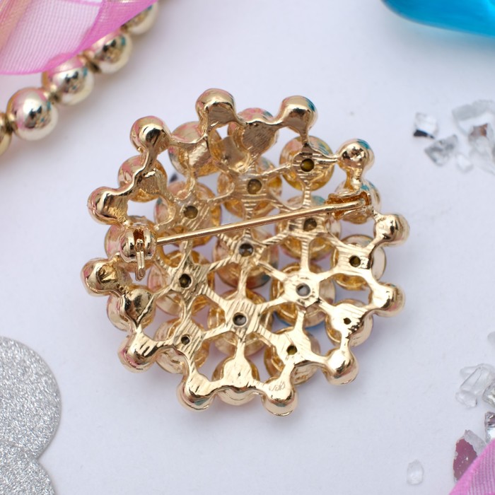 Зажим для платка "Роскошь камней" круг, цветной в золоте