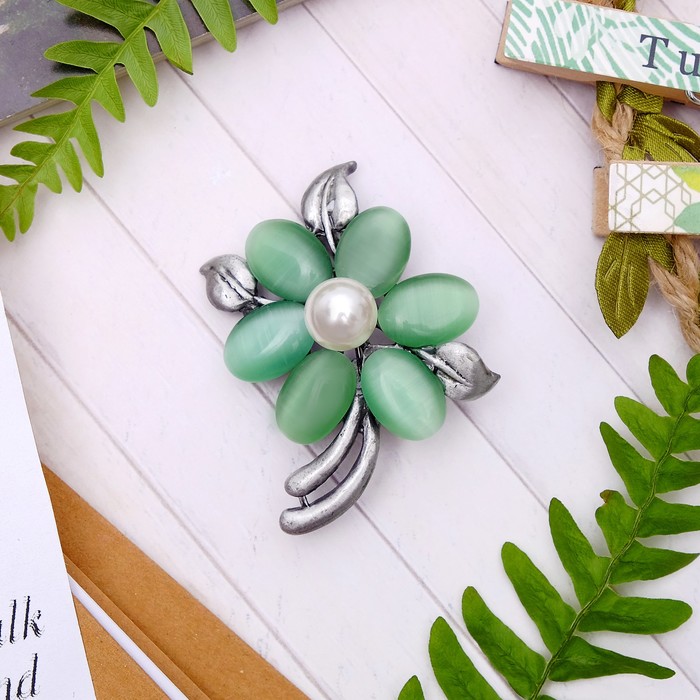 Брошь "Цветок оливы" , цвет зелёно-белый в чернёном серебре