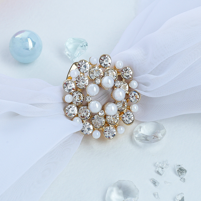 Зажим для платка "Круг" сияние, цвет белый в золоте