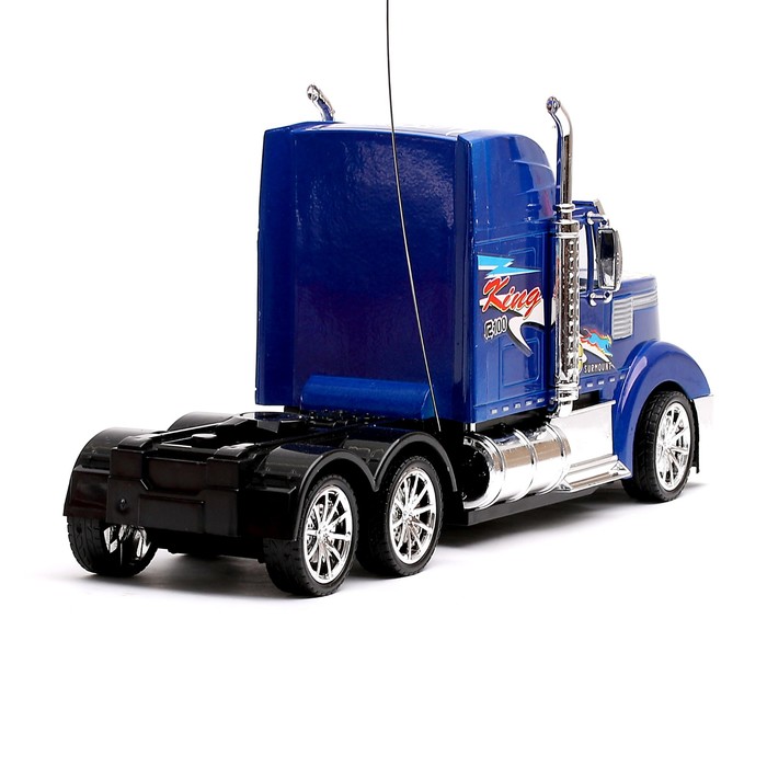 Грузовик радиоуправляемый "Тягач", работает от батареек, цвета МИКС