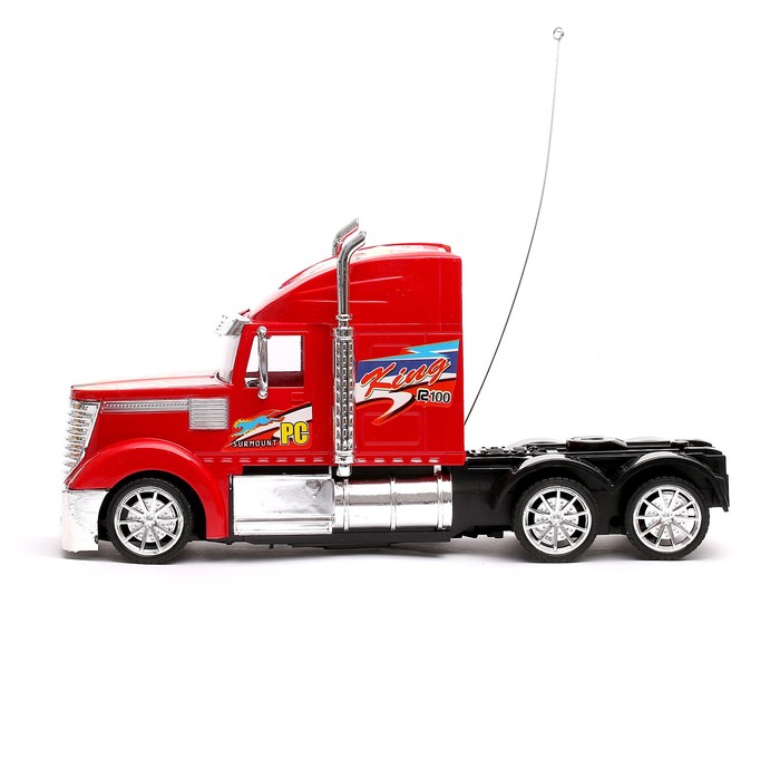 Грузовик радиоуправляемый "Тягач", работает от батареек, цвета МИКС