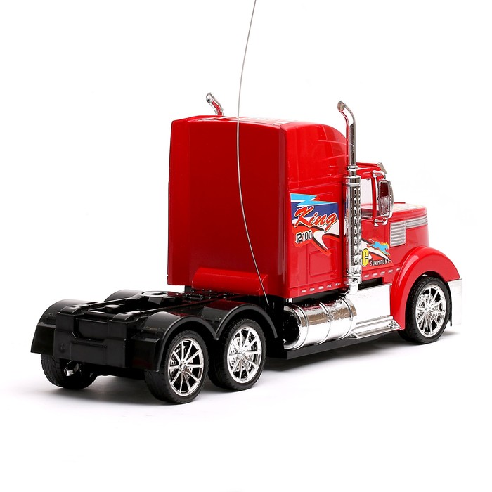 Грузовик радиоуправляемый "Тягач", работает от батареек, цвета МИКС