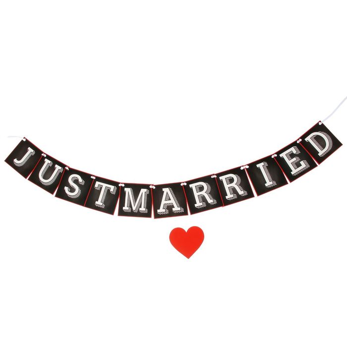Фотобутафория на ленте "Just married"