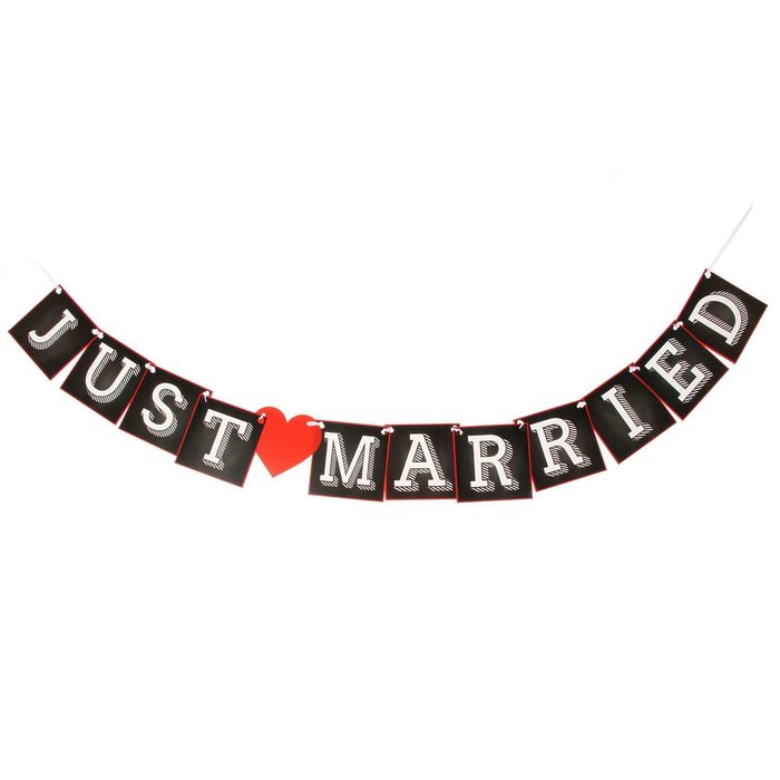 Фотобутафория на ленте "Just married"