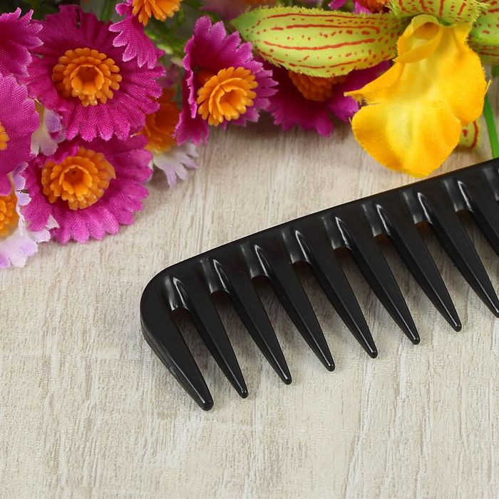 Расчёска с хвостиком, редкие зубья, цвет чёрный