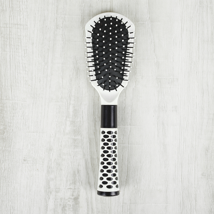 Расчёска массажная, комбинированная, овальная, цвет чёрный/белый