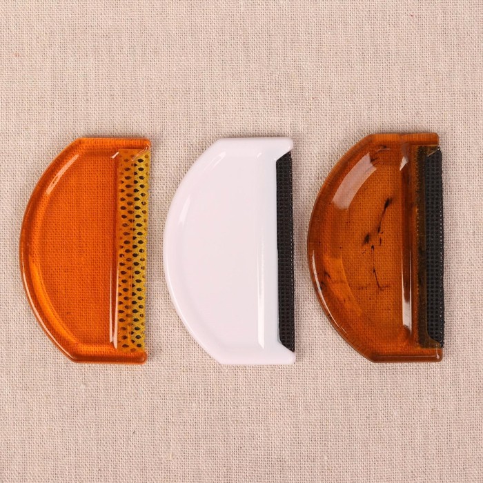 Щётка для удаления катышков, 7,5 × 4,5 × 0,5 см, цвет МИКС