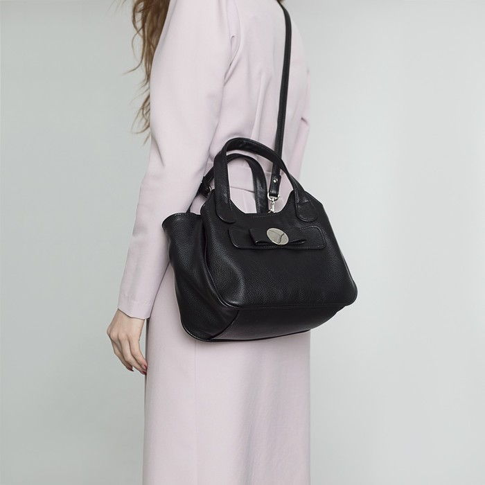 Сумка женская на молнии, 3 отдела, наружный карман, длинный ремень, чёрная