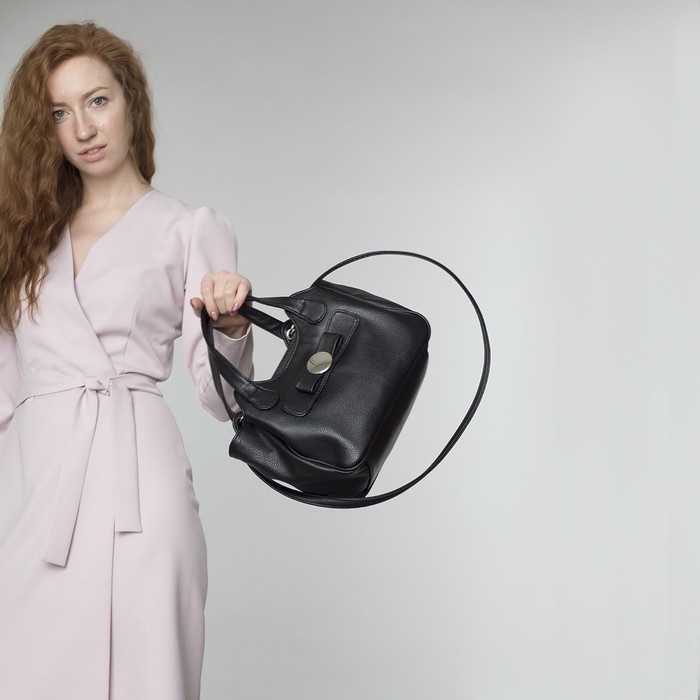 Сумка женская на молнии, 3 отдела, наружный карман, длинный ремень, чёрная