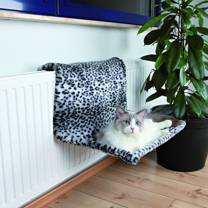 Гамак Trixie для кошки 58х30х38см, на радиатор, снежный барс.