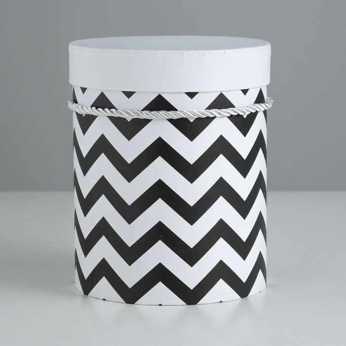 Коробка подарочная "Зигзаги чёрные", 14 х 14 х 18 см
