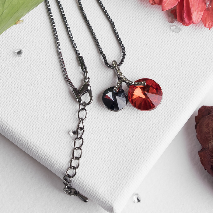 Кулон "Вишенки", цвет фиолетово-красный, 45см