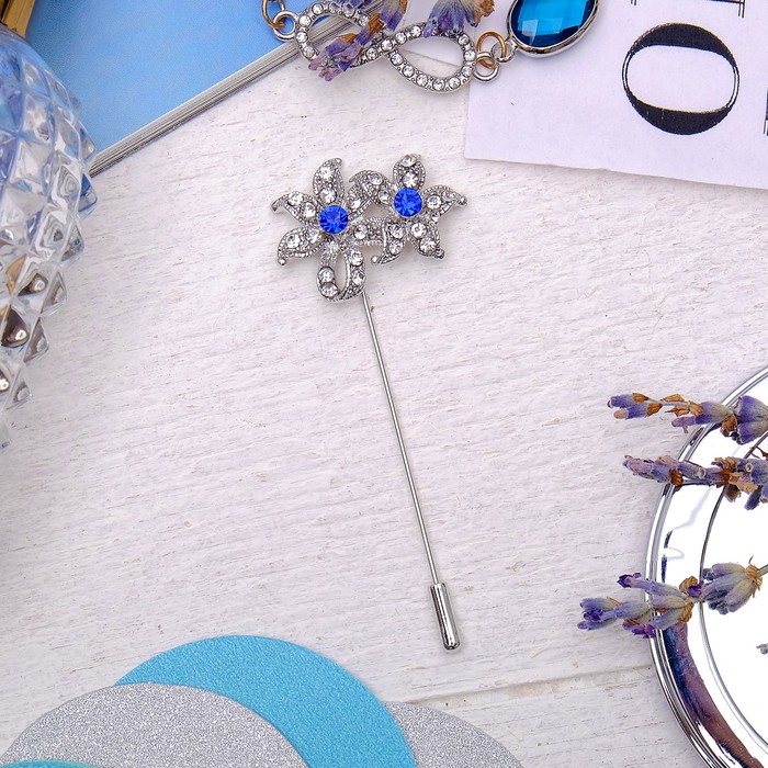 Булавка "Цветки" лилии, 5,6 см, цвет бело-синий в серебре
