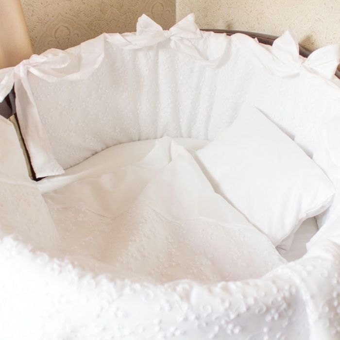 Комплект в круглую кроватку 11 предметов "Грациозо", цвет белый