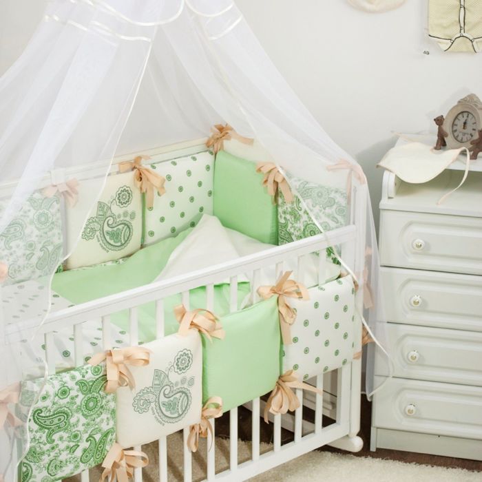 Комплект в кроватку 18 предметов "Узоры" с подушечками, цвет салатовый