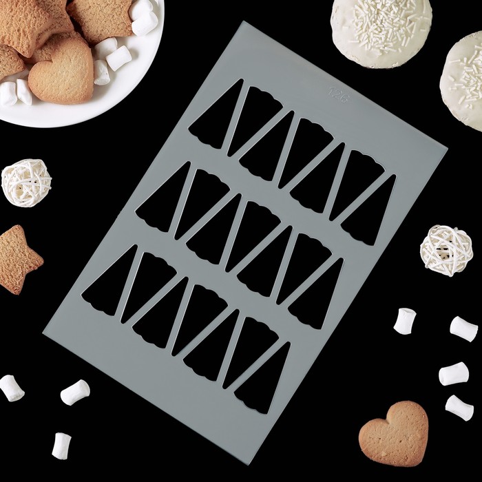 Трафарет для вырезания теста 23х15 см "Треугольник", размер фигурки 2,4х4,5 см