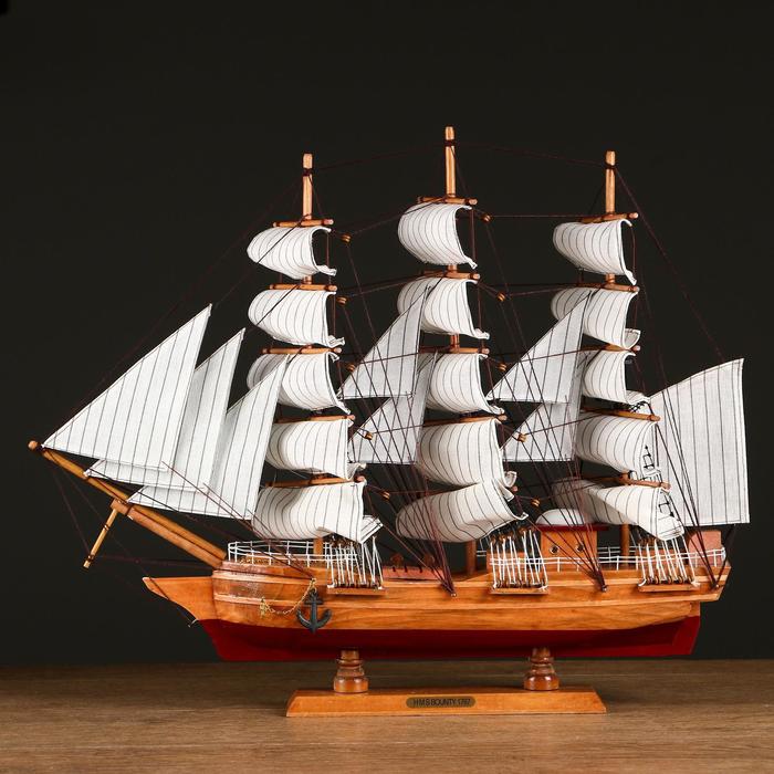 Корабль сувенирный большой «Крамбол», борта светлое дерево, паруса белые, микс 57×9×49см