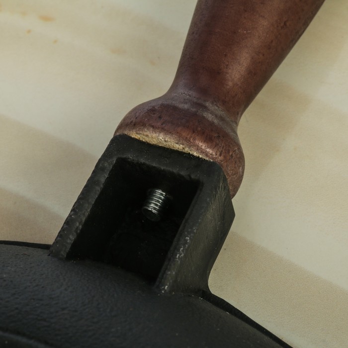 Сковорода 24 см с деревянной ручкой