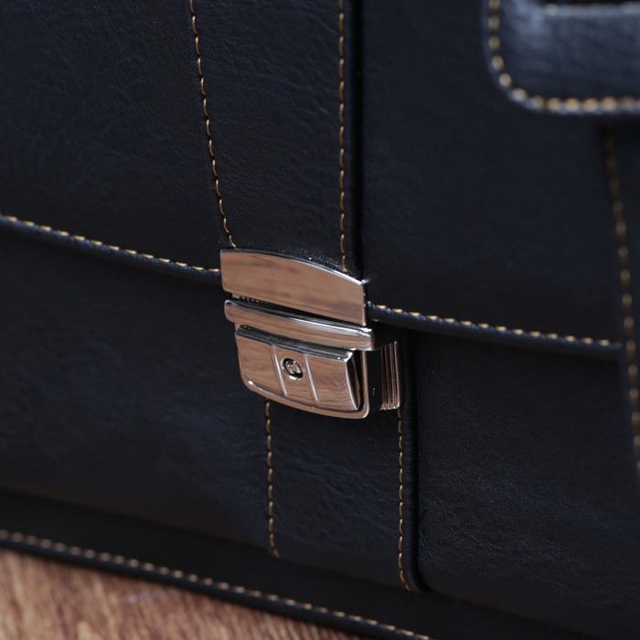 Сумка-портфель мужская на замке "Директ", 1 отдел с перегородкой, длинный ремень, цвет чёрный