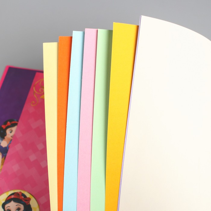 Фотокнига в твёрдой обложке на металлических кольцах с наклейками "Волшебство вокруг" , Принцессы