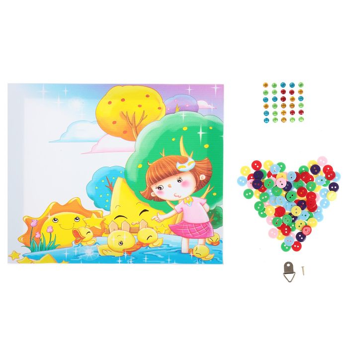 Аппликация на холсте пуговицами и стразами "Девочка на природе"