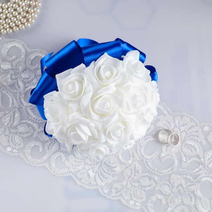 Букет-дублер для невесты из латексных цветков бело-синий