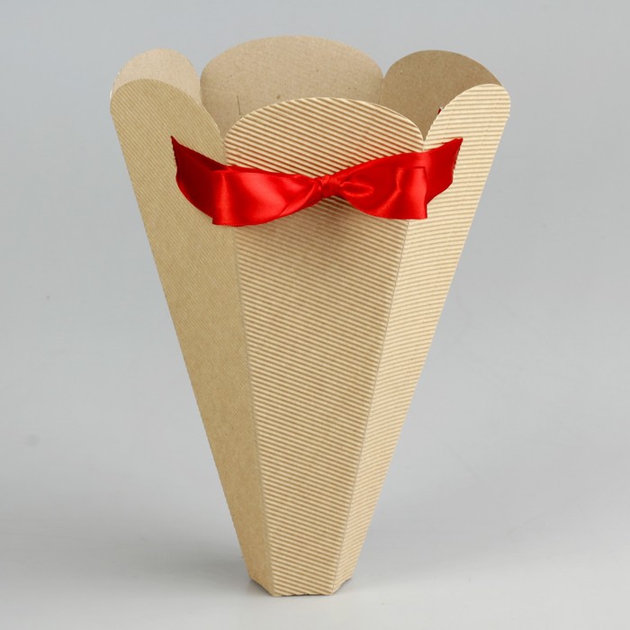 Конус для цветов с бантом из рифленого картона 26,5 х 18 х 5,5 см микс