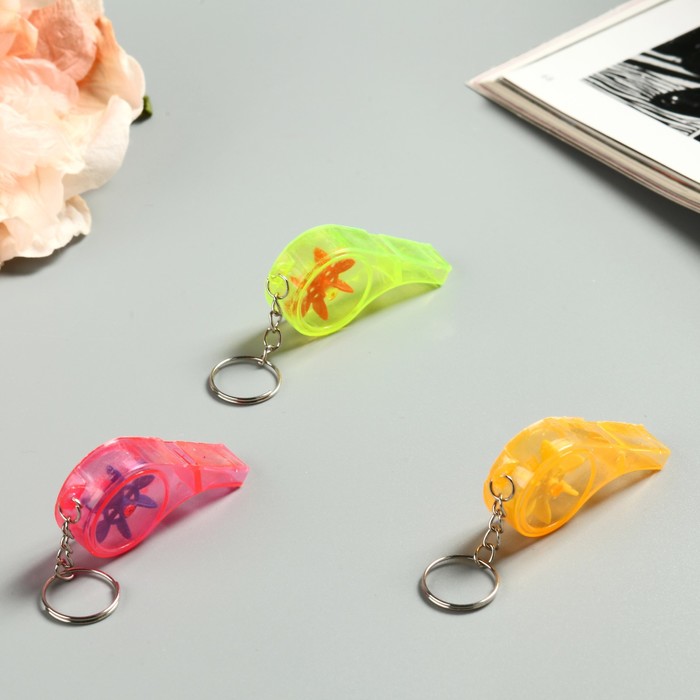 Свисток пластик на кольце с вертушкой МИКС 5х2,5х1 см