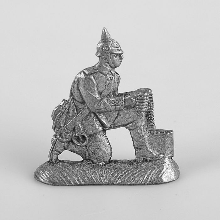 Оловянный солдатик "Германский подносчик лент"