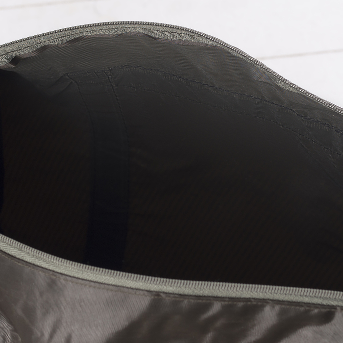 Сумка спортивная, отдел на молнии, 3 наружный кармана, длинный ремень, цвет хаки