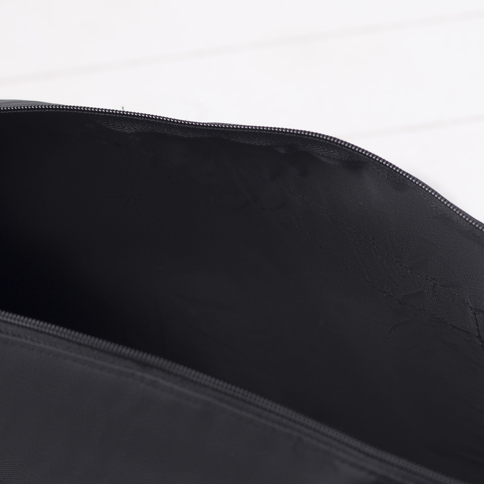 Сумка спортивная, 1 отдел на молнии, 3 наружных кармана, длинный ремень, цвет чёрный