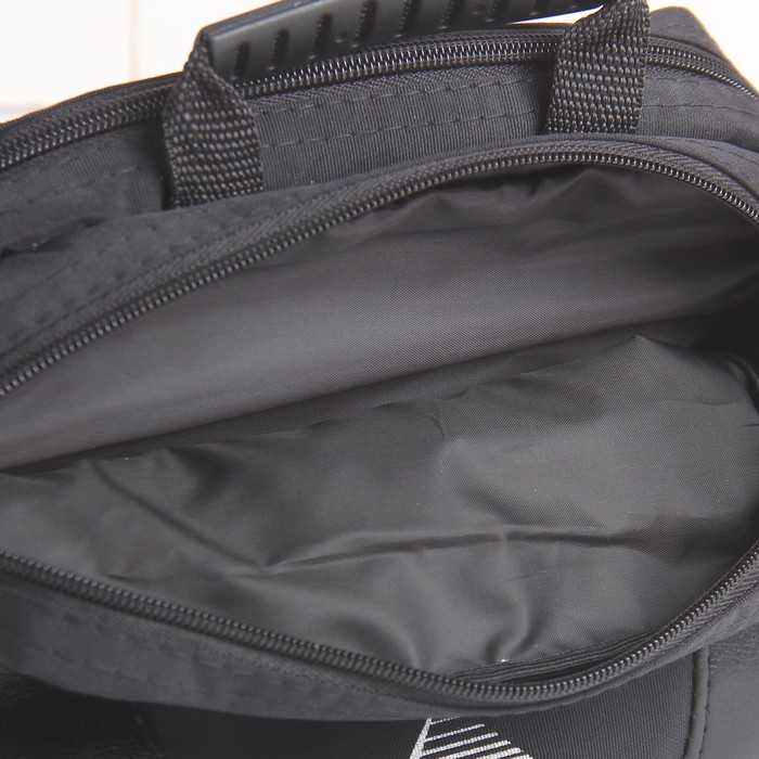 Сумка мужская на молнии, 2 отдела, наружный карман, длинный ремень, цвет чёрный