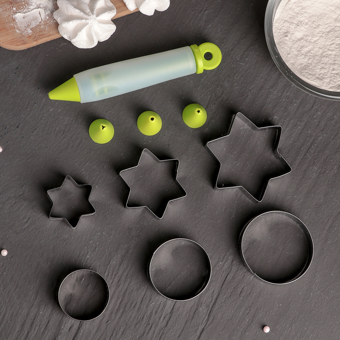 Набор кондитерский "Праздничный" 11 предметов розовый: 6 формочек, шприц, 4 насадки