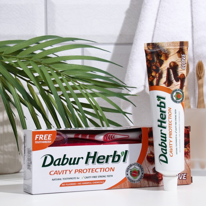 Набор Dabur Herb'l гвоздика: зубная паста, 150 г + зубная щётка цена и фото