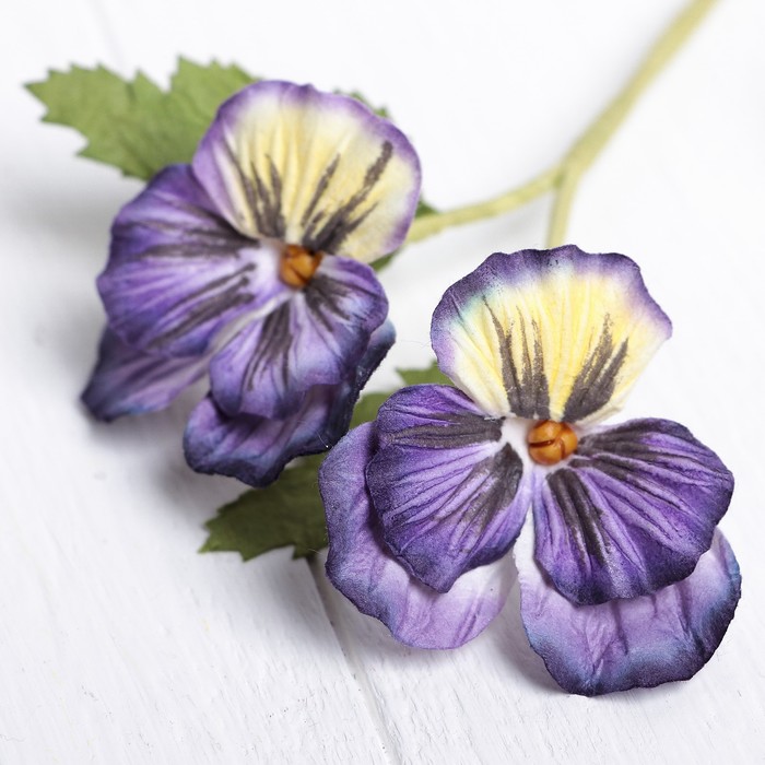 Декоративный цветок "Фиалка"