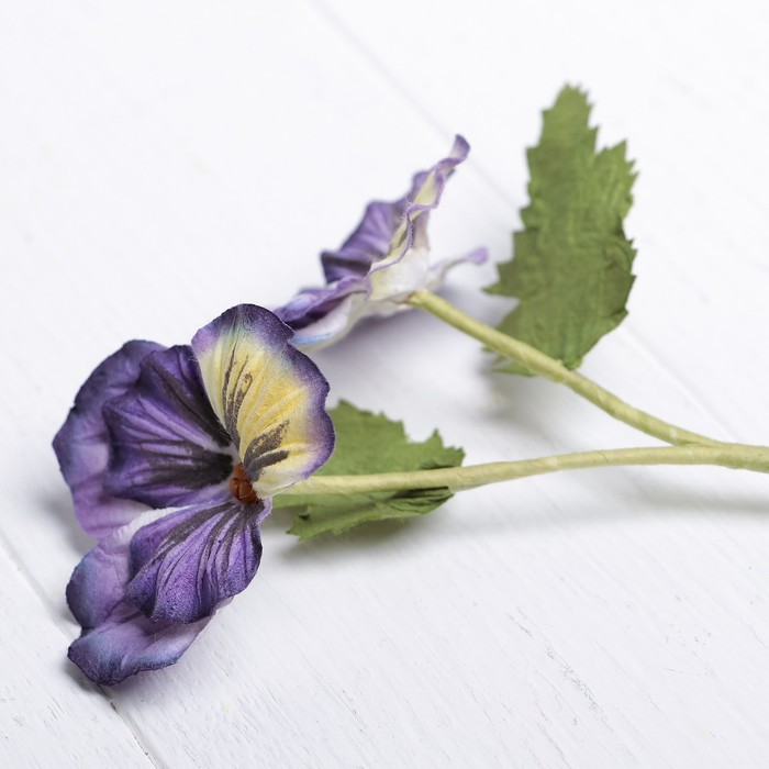 Декоративный цветок "Фиалка"