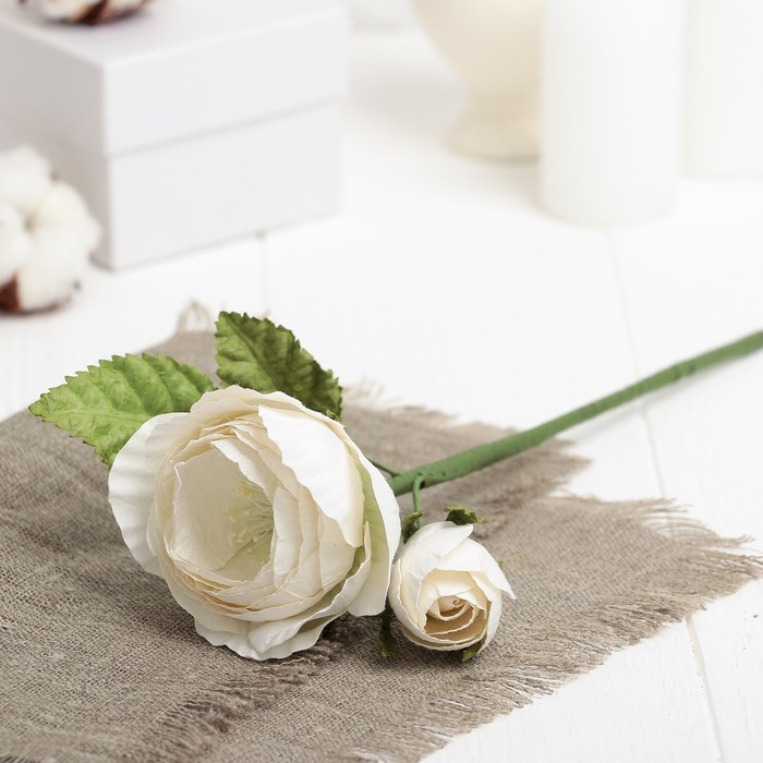 Декоративный цветок "Королевская роза", белый