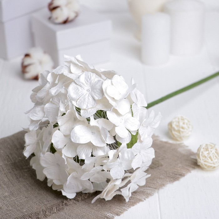 Декоративный цветок "Кремовая гортензия"