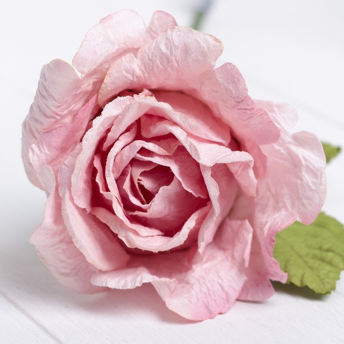 Декоративный цветок "Нежно-розовая роза"