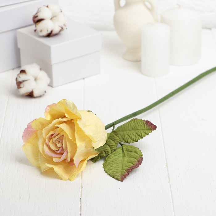 Декоративный цветок "Нежно-жёлтая роза"