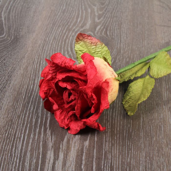 Декоративный цветок "Красная роза"