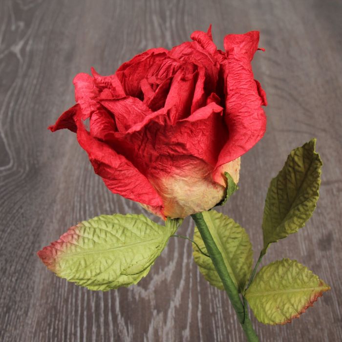 Декоративный цветок "Красная роза"