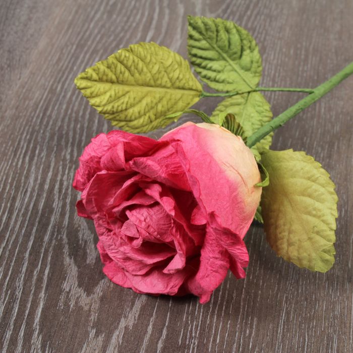 Декоративный цветок "Ярко-розовая роза"