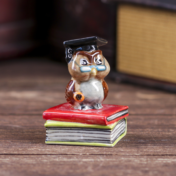 Сувенир "Совёнок с книгами"