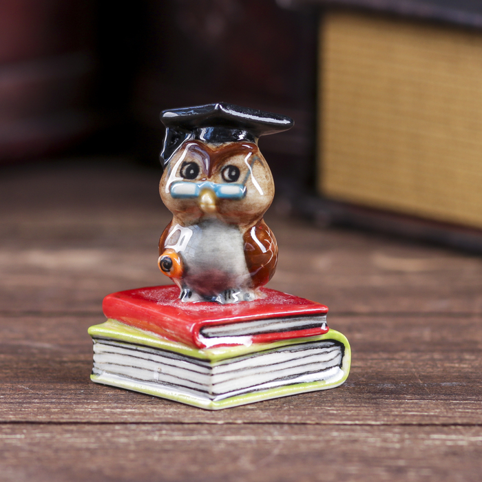 Сувенир "Совёнок с книгами"