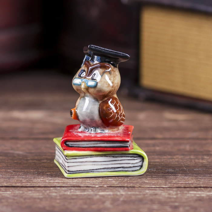 Сувенир "Совёнок с книгами"