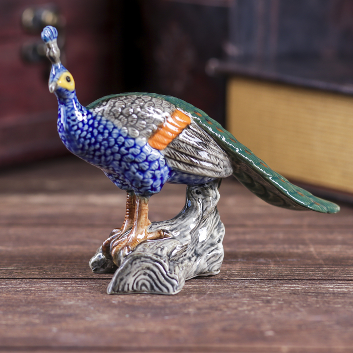 Сувенир "Павлин на бревне"